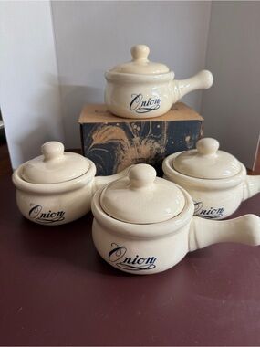 Cream and blue  'Onion' Stoneware  French Soup Bowls with Lids - Set of 4